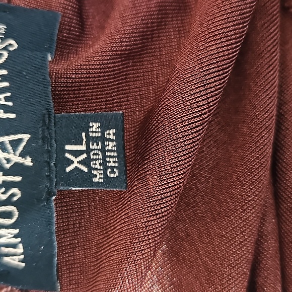 Fashion Nova ruched crop top - Picture 4 of 5